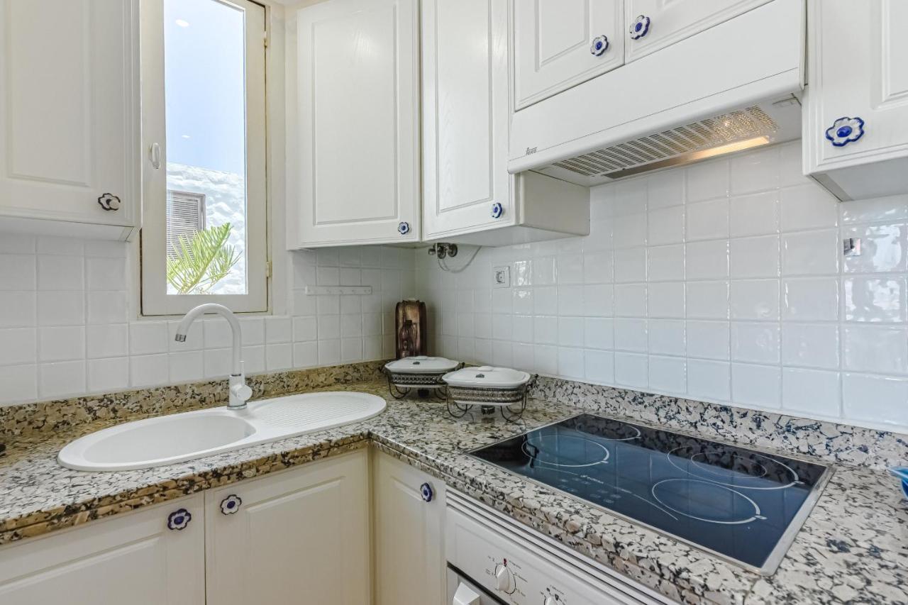 Apartment Apart America - 150 Meters From The Beach, Free Wi-Fi Arona  Bagian luar foto
