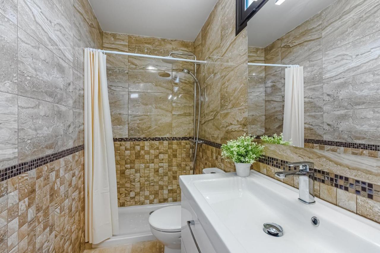 Apartment Apart America - 150 Meters From The Beach, Free Wi-Fi Arona  Bagian luar foto