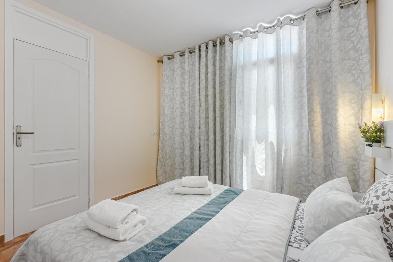 Apartment Apart America - 150 Meters From The Beach, Free Wi-Fi Arona  Bagian luar foto