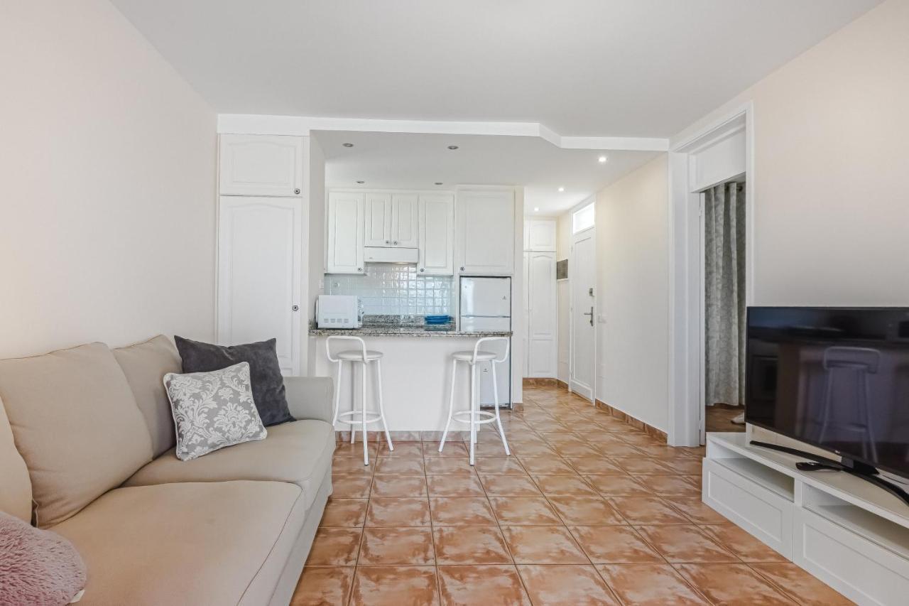 Apartment Apart America - 150 Meters From The Beach, Free Wi-Fi Arona  Bagian luar foto