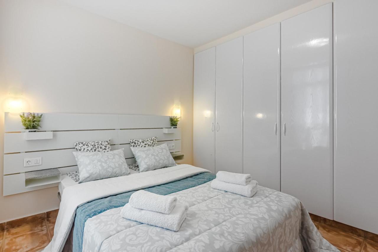 Apartment Apart America - 150 Meters From The Beach, Free Wi-Fi Arona  Bagian luar foto